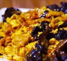 Sour Stir-Fried Egg with Wood Ear Mushrooms