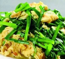 Stir-fried Eggs with Leeks over Rice