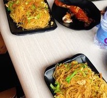 Egg and Pork Stir-Fried Rice Noodles