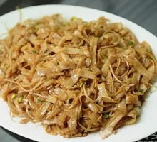 Stir-Fried Rice Noodles with Pork Strips