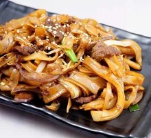 Stir-Fried Rice Noodles with Pork