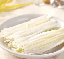 Bamboo Shoots with Green Onion Strips