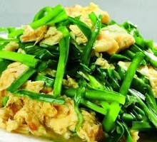 Stir-fried eggs with chives