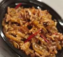 Sliced pork with pickled mustard greens