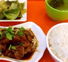 Braised Pork Trotters in Soy Sauce