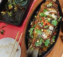 Sautéed Crucian Carp on Iron Plate