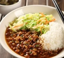老白瞎鼓丘的肘子伴侣卤肉