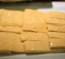 Oil-soaked tofu skin