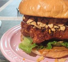 Oil-Poured Chili Chicken Burger