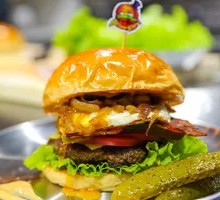 经典芝士牛肉堡