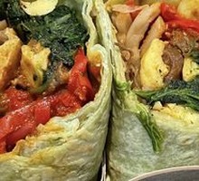 Marinated Beef with Fresh Vegetables Roll