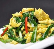 Stir-fried Eggs with Leeks over Rice