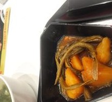 Small Potatoes with Green Beans