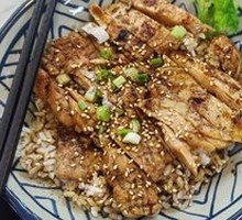 炙烤腿肉饭