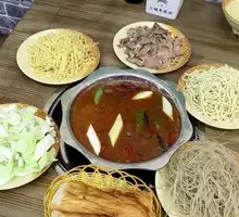 红汤牛肉锅