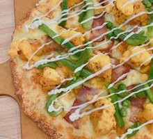 Golden Yolk Chicken Pizza