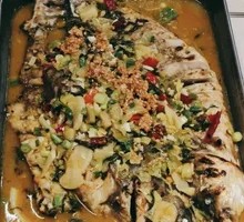 Stir-fried Garlic Rice Noodles with Grilled Fish