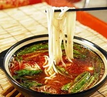 墨鱼丸金针菇米线