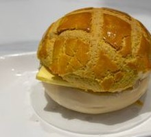 Butter Flaky Pineapple Bun