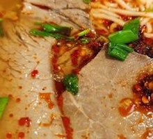 招牌厚切大片牛肉面
