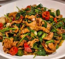 Stir-Fried Beef with Yellow Onion