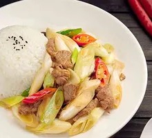 Scallion Stir-Fried Lamb Rice Bowl