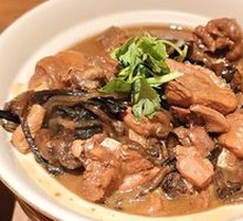 Stir-fried Chicken with Chanterelles
