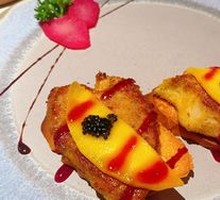 香煎鹅肝配黑鱼子酱