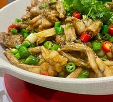 鲜椒紫苏牛蛙锅