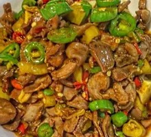 泡椒炒鸡杂