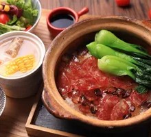 腊味三拼煲仔饭