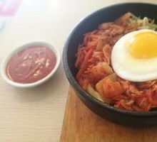 五花肉泡菜石锅拌饭