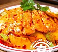 Chicken Stir-fried with Wide Noodles