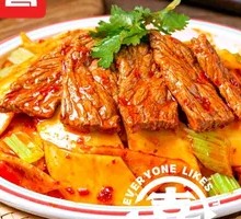 Tender Beef Stir-Fried Wide Noodles