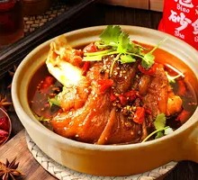 Spicy Oil-Poured Pig Trotter