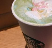 桃花满满抹茶拿铁