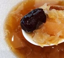 银耳吊梨羹