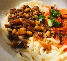 肉臊番茄刀削面