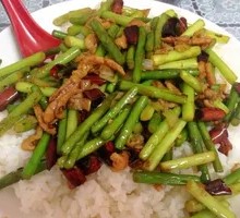 Garlic Stem and Pork Fillet Rice Bowl