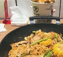 Stir-Fried Noodles in Iron Pot