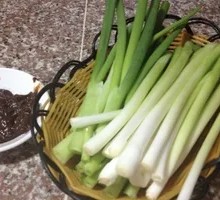 Scallion segments