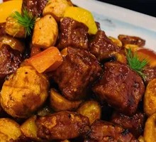 黑椒金蒜牛肉粒