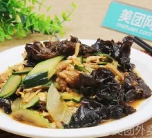 Wood Ear Mushroom and Pork Noodles