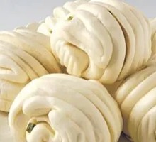 Flower-shaped steamed bun