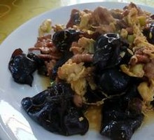 Sour Stir-Fried Egg with Wood Ear Mushrooms