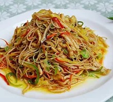 酸菜肉丝炒河粉