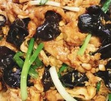 Sour Stir-Fried Egg with Wood Ear Mushrooms