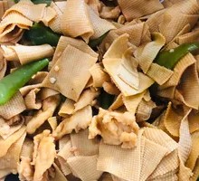 尖椒豆皮肉片盖饭