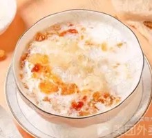 椰奶银耳桃胶炖雪燕