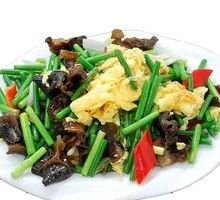 Stir-fried garlic shoots with eggs